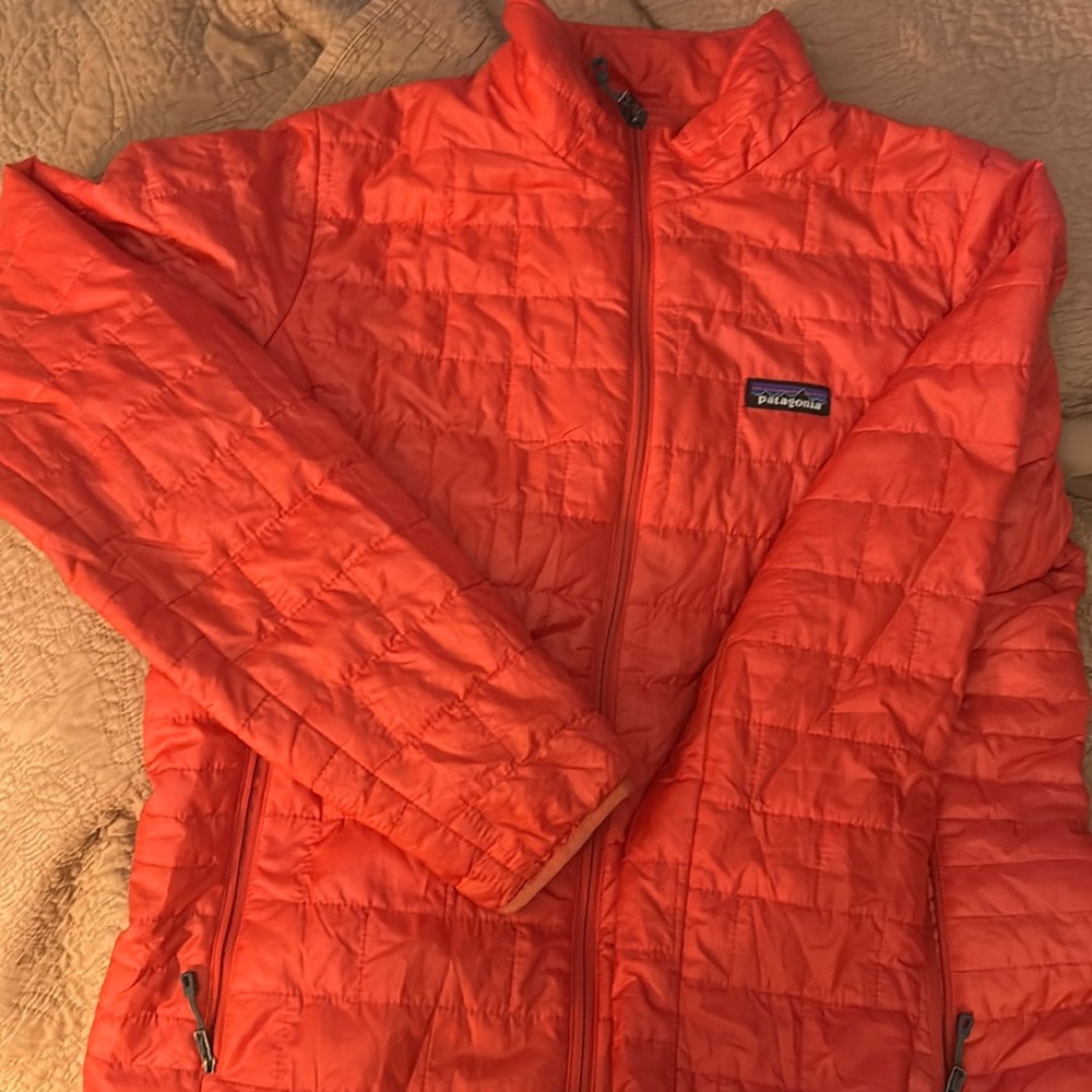 Patagonia women’s light weight jacket!